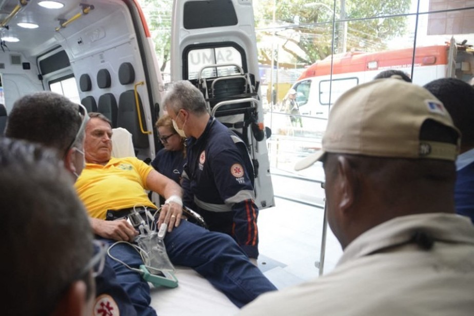 bolsonaro-no-hospital-em-natal-afp