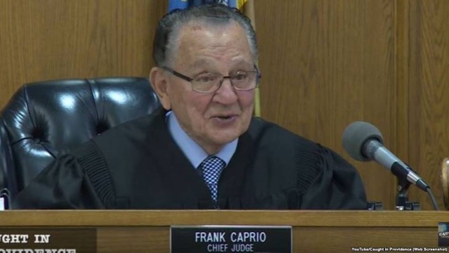 Morre aos 88 anos , o juíz mais carismático do mundo, Frank Caprio